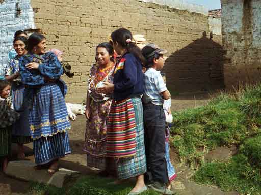 Women and children in San Francisco de Alto